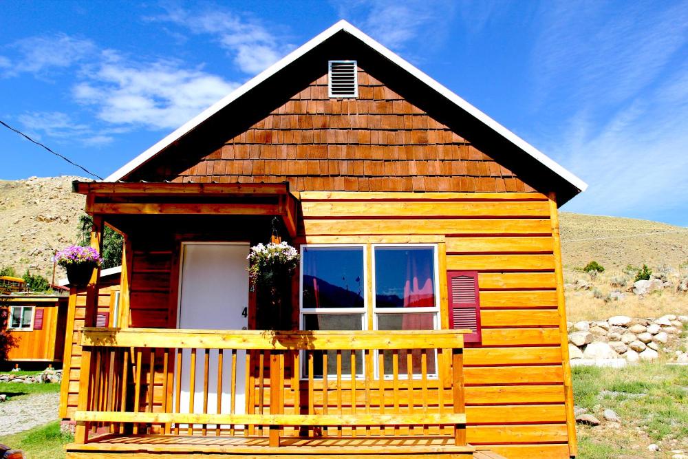 Two-Bedroom House (Cabin 4) interior